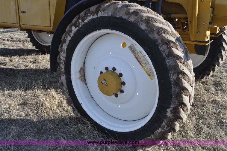 image for item F2210 2002 Ag-Chem RoGator 1254 self-propelled sprayer