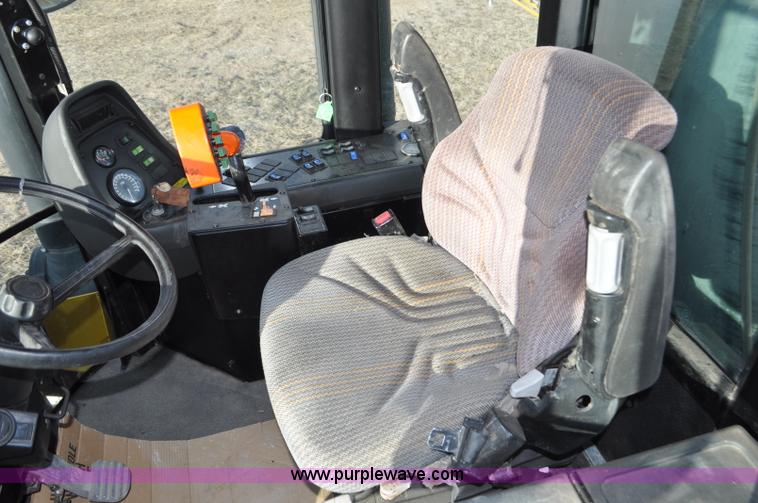 image for item F2210 2002 Ag-Chem RoGator 1254 self-propelled sprayer