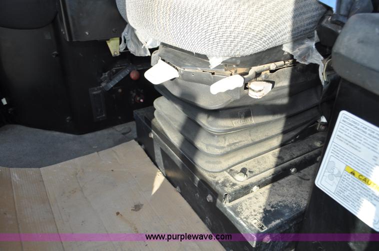 image for item F2210 2002 Ag-Chem RoGator 1254 self-propelled sprayer