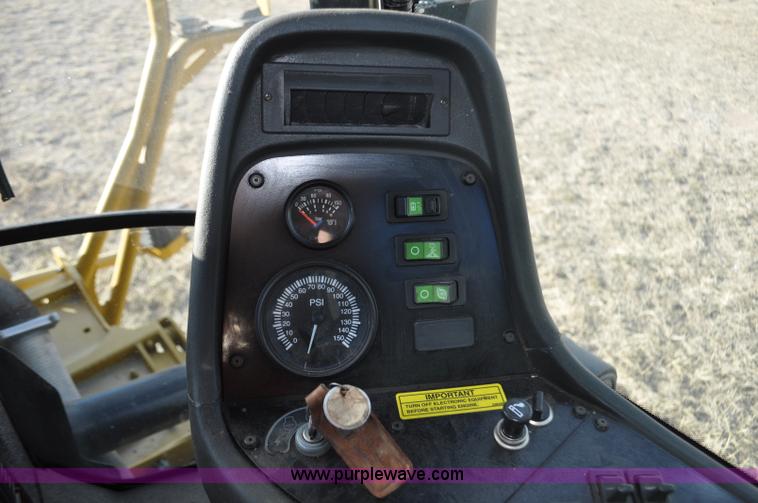 image for item F2210 2002 Ag-Chem RoGator 1254 self-propelled sprayer