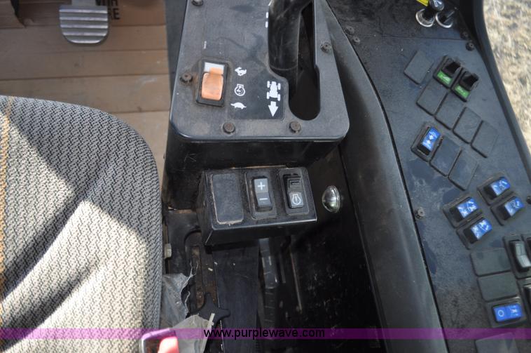 image for item F2210 2002 Ag-Chem RoGator 1254 self-propelled sprayer