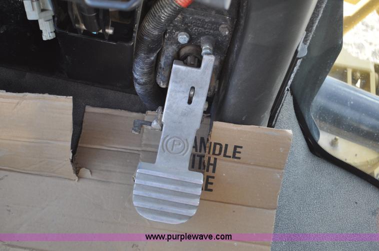 image for item F2210 2002 Ag-Chem RoGator 1254 self-propelled sprayer