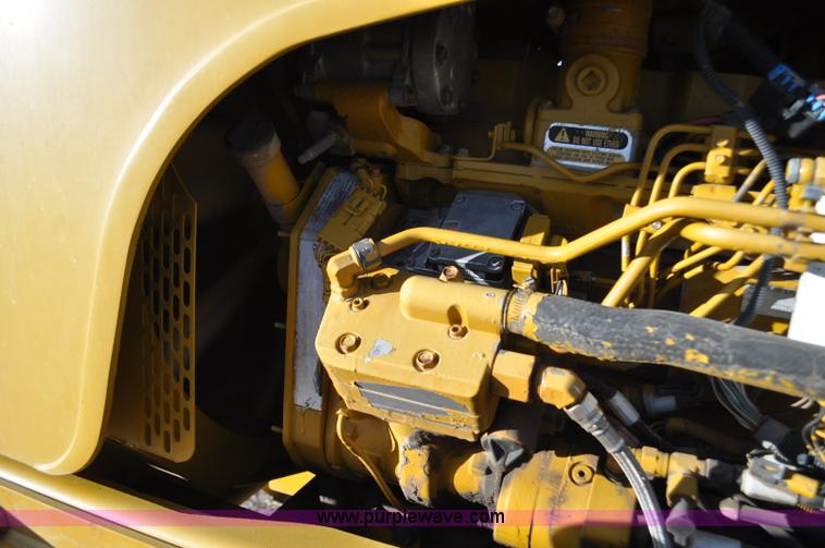 image for item F2210 2002 Ag-Chem RoGator 1254 self-propelled sprayer