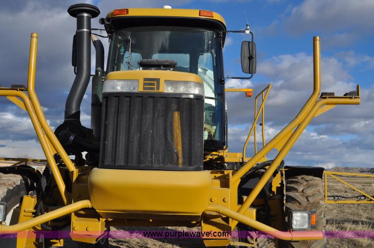 image for item F2210 2002 Ag-Chem RoGator 1254 self-propelled sprayer