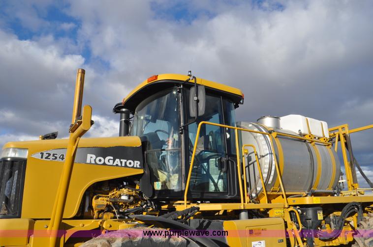 image for item F2210 2002 Ag-Chem RoGator 1254 self-propelled sprayer