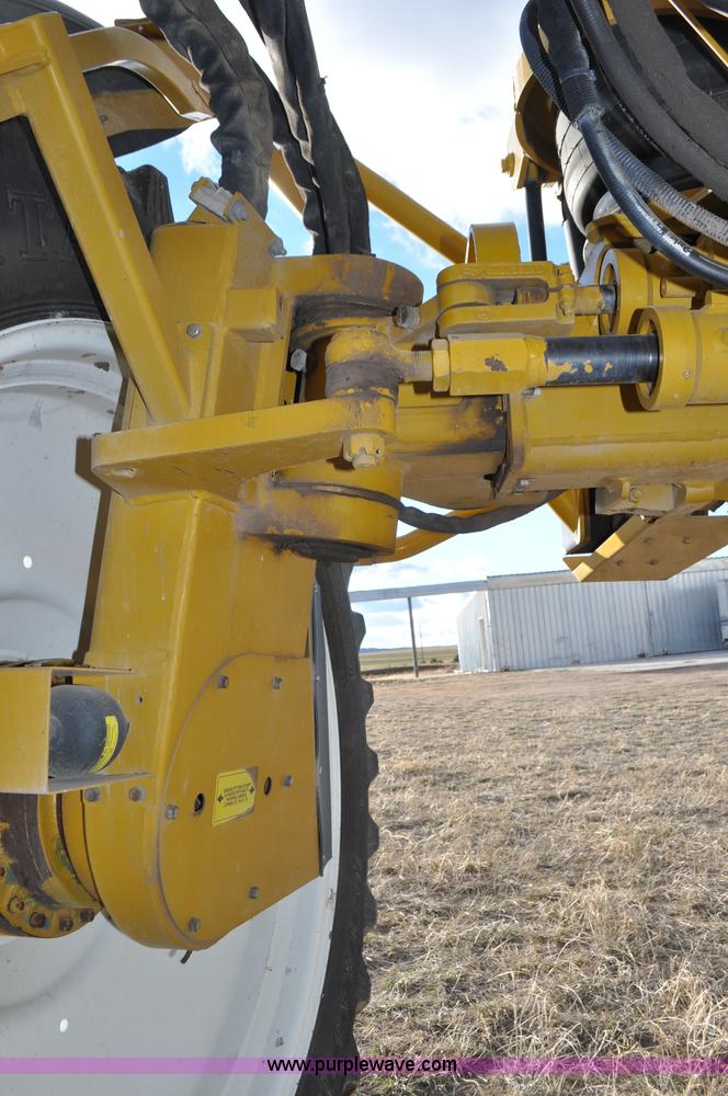 image for item F2210 2002 Ag-Chem RoGator 1254 self-propelled sprayer