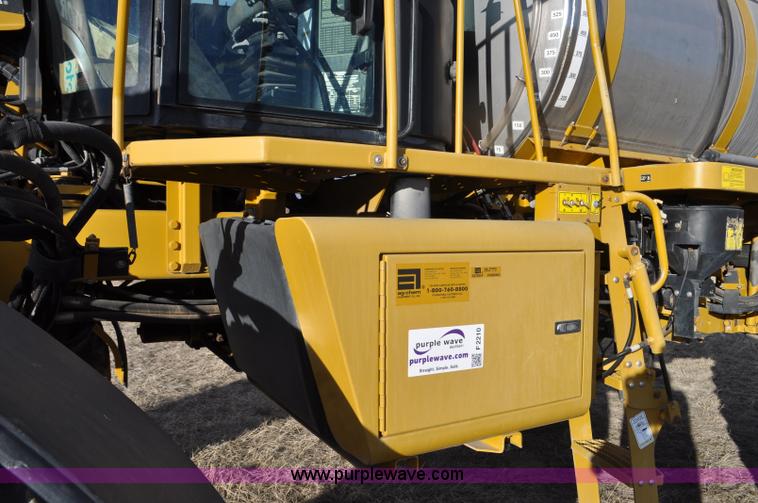 image for item F2210 2002 Ag-Chem RoGator 1254 self-propelled sprayer