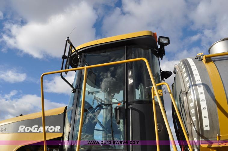 image for item F2210 2002 Ag-Chem RoGator 1254 self-propelled sprayer