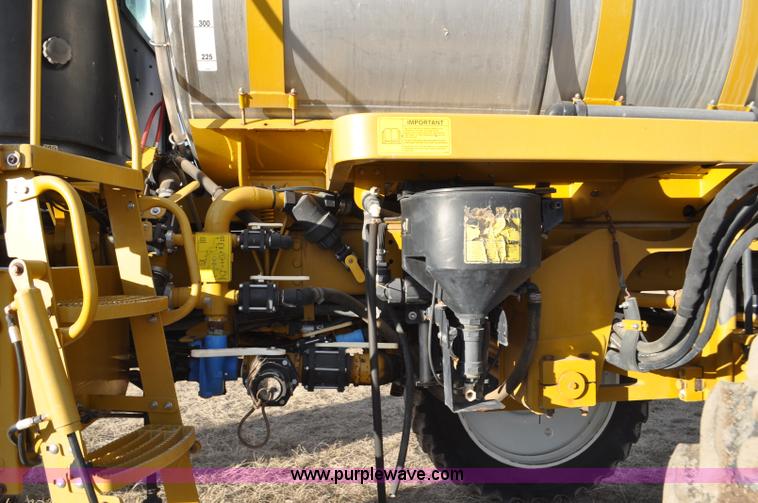 image for item F2210 2002 Ag-Chem RoGator 1254 self-propelled sprayer