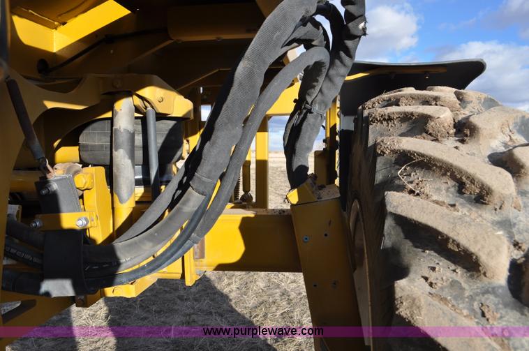 image for item F2210 2002 Ag-Chem RoGator 1254 self-propelled sprayer