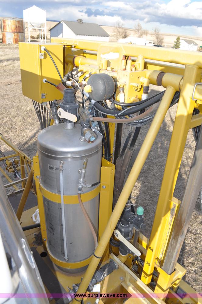 image for item F2210 2002 Ag-Chem RoGator 1254 self-propelled sprayer