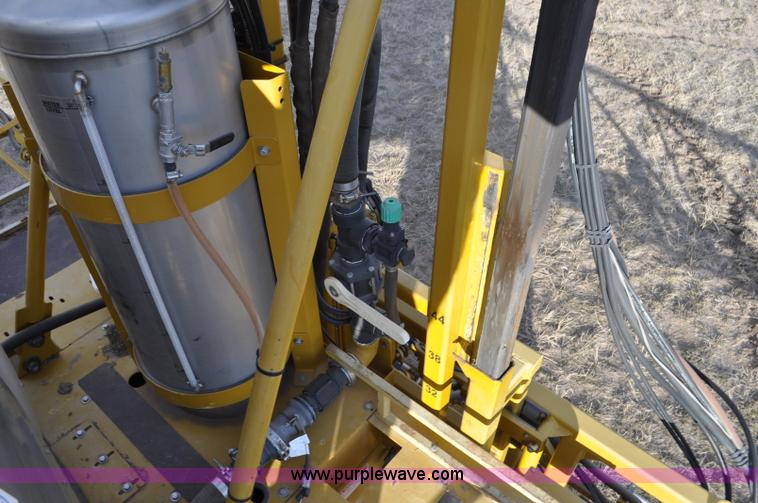 image for item F2210 2002 Ag-Chem RoGator 1254 self-propelled sprayer