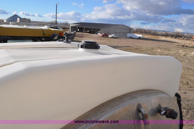 image for item F2210 2002 Ag-Chem RoGator 1254 self-propelled sprayer