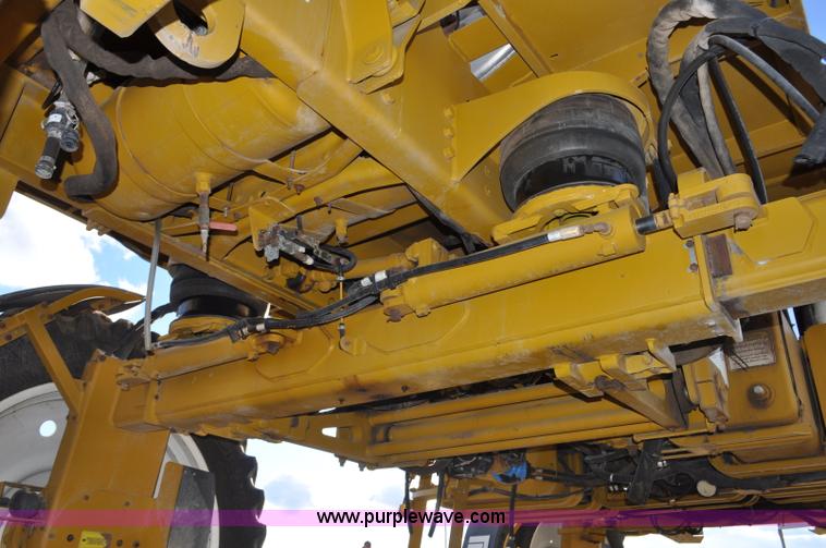 image for item F2210 2002 Ag-Chem RoGator 1254 self-propelled sprayer