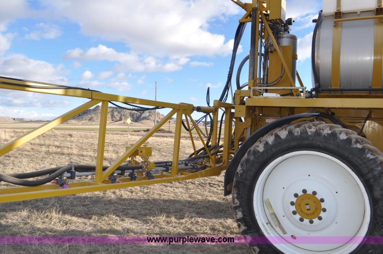 image for item F2210 2002 Ag-Chem RoGator 1254 self-propelled sprayer