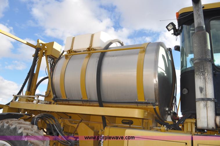 image for item F2210 2002 Ag-Chem RoGator 1254 self-propelled sprayer