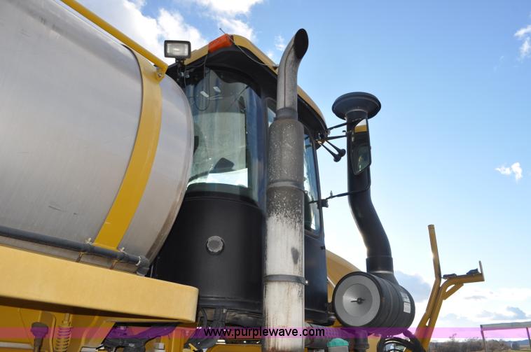 image for item F2210 2002 Ag-Chem RoGator 1254 self-propelled sprayer
