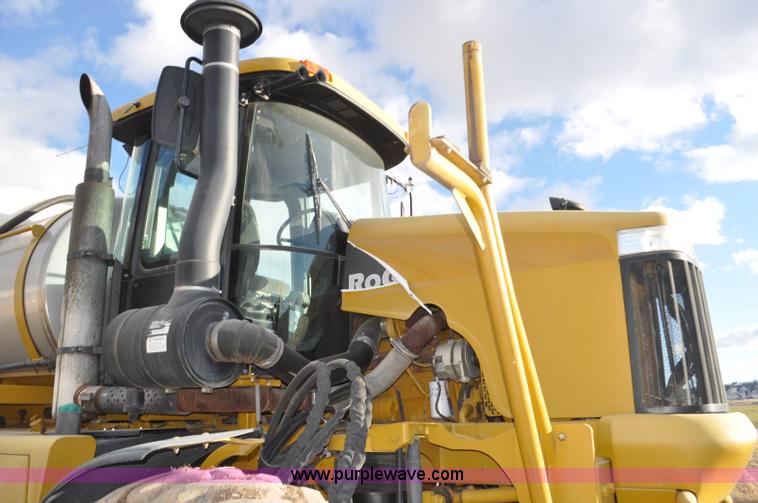 image for item F2210 2002 Ag-Chem RoGator 1254 self-propelled sprayer