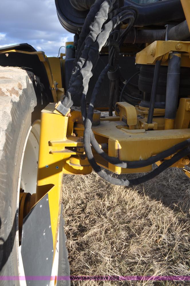 image for item F2210 2002 Ag-Chem RoGator 1254 self-propelled sprayer