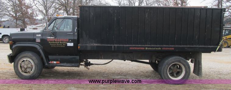 image for item F8952 1978 Chevrolet C60 grain truck