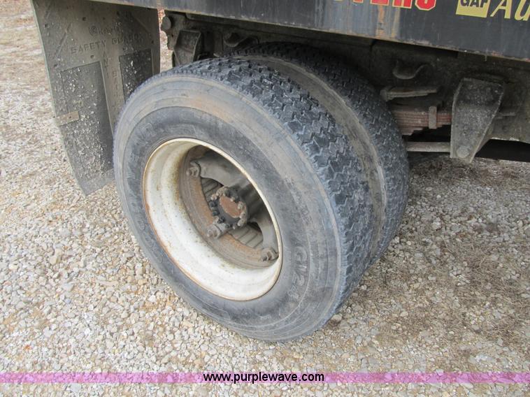 image for item F8952 1978 Chevrolet C60 grain truck