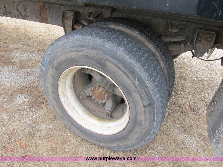 image for item F8952 1978 Chevrolet C60 grain truck