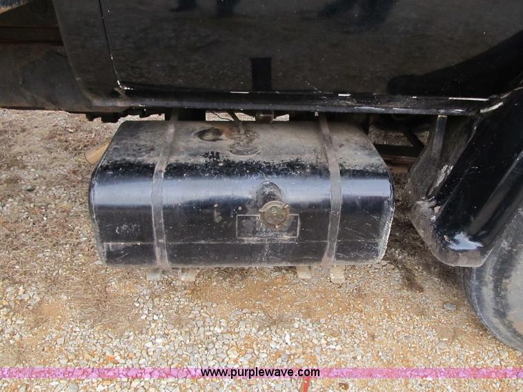 image for item F8952 1978 Chevrolet C60 grain truck