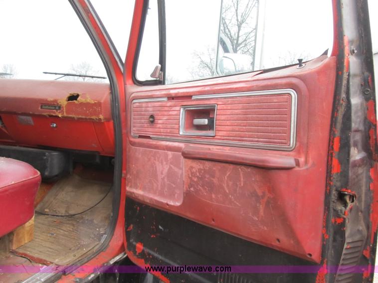 image for item F8952 1978 Chevrolet C60 grain truck