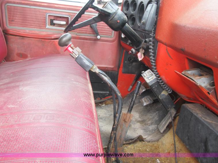 image for item F8952 1978 Chevrolet C60 grain truck