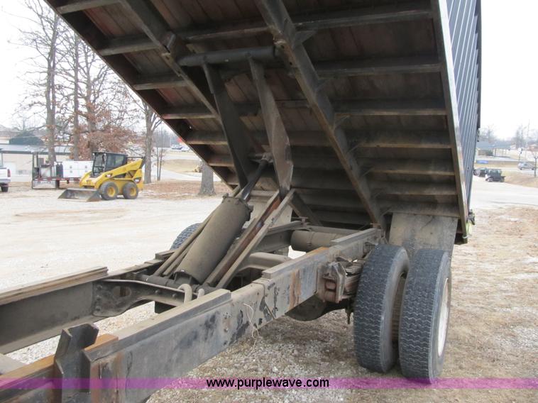 image for item F8952 1978 Chevrolet C60 grain truck