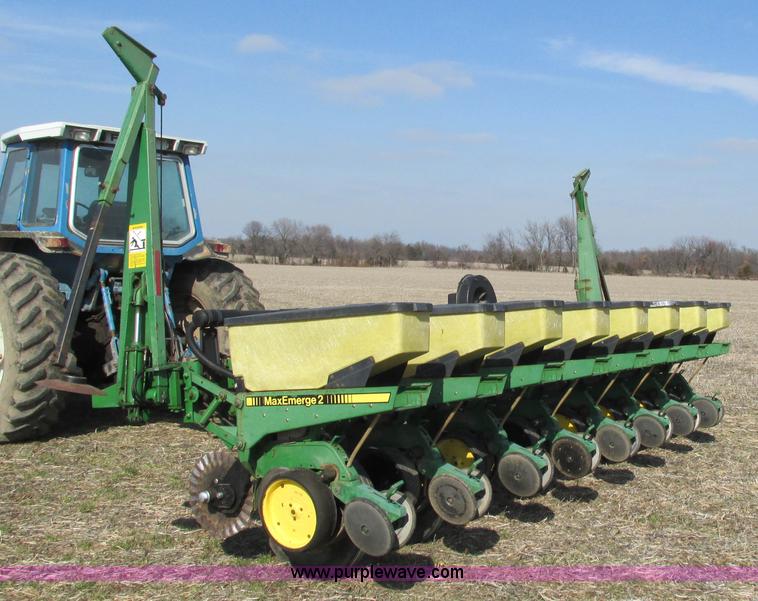 image for item I3097 John Deere 7200 Max Emerge 2 planter
