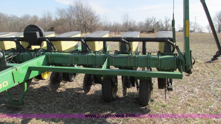 image for item I3097 John Deere 7200 Max Emerge 2 planter