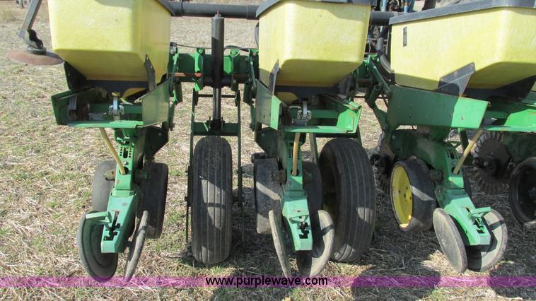 image for item I3097 John Deere 7200 Max Emerge 2 planter