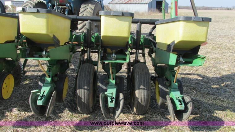 image for item I3097 John Deere 7200 Max Emerge 2 planter