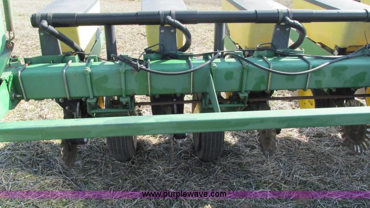 image for item I3097 John Deere 7200 Max Emerge 2 planter