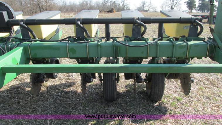 image for item I3097 John Deere 7200 Max Emerge 2 planter