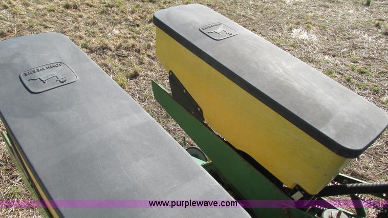 image for item I3097 John Deere 7200 Max Emerge 2 planter