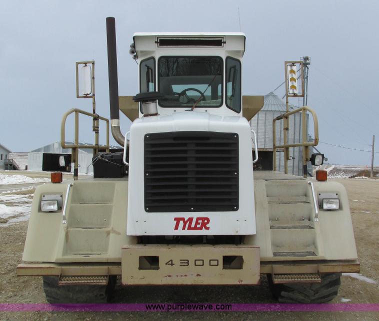 image for item I4066 Tyler 4300 self-propelled applicator