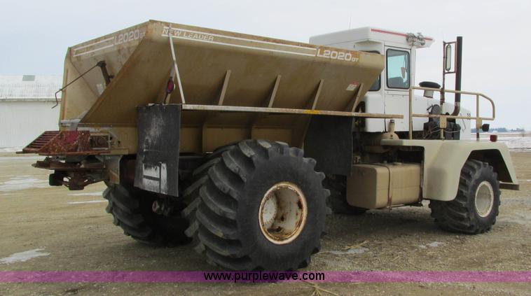 image for item I4066 Tyler 4300 self-propelled applicator