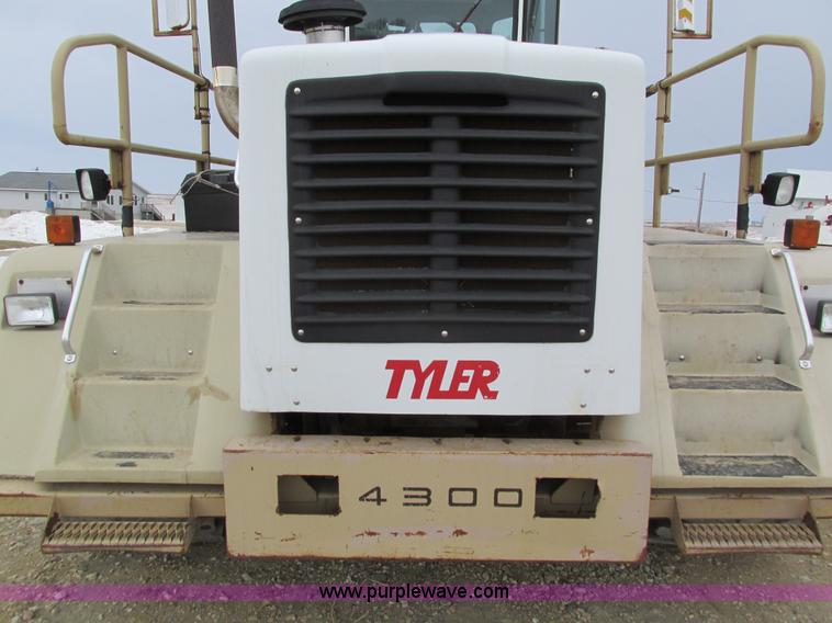 image for item I4066 Tyler 4300 self-propelled applicator