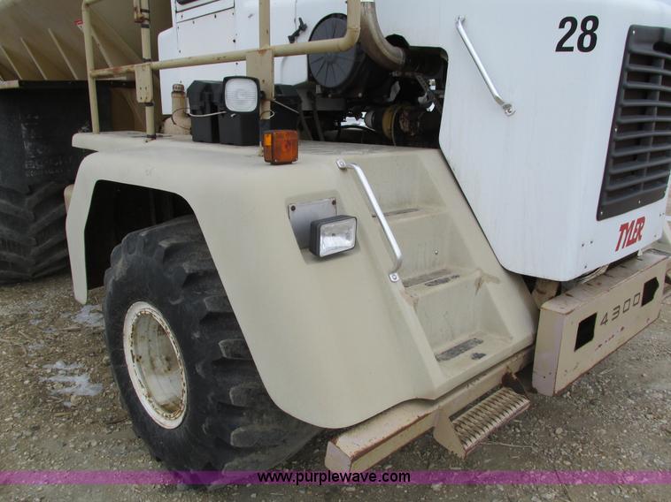 image for item I4066 Tyler 4300 self-propelled applicator