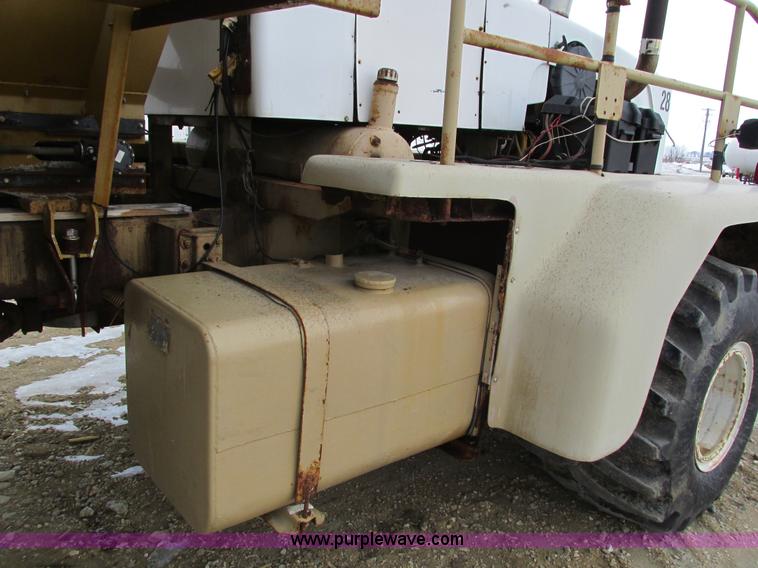 image for item I4066 Tyler 4300 self-propelled applicator