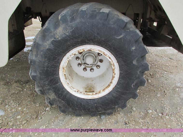 image for item I4066 Tyler 4300 self-propelled applicator