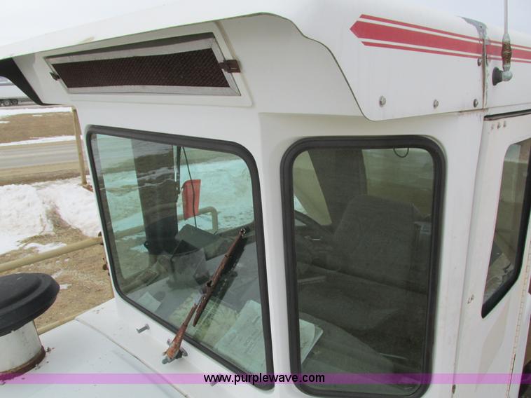 image for item I4066 Tyler 4300 self-propelled applicator