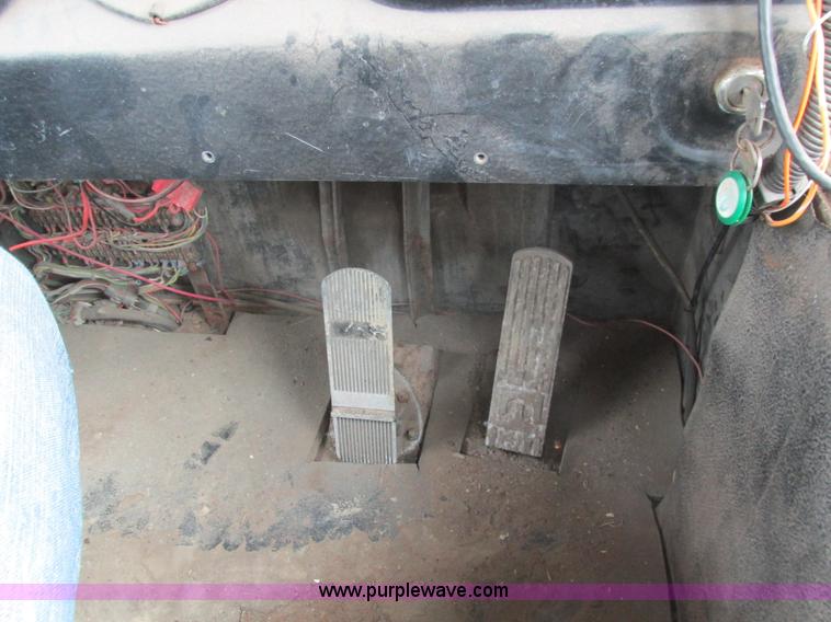 image for item I4066 Tyler 4300 self-propelled applicator