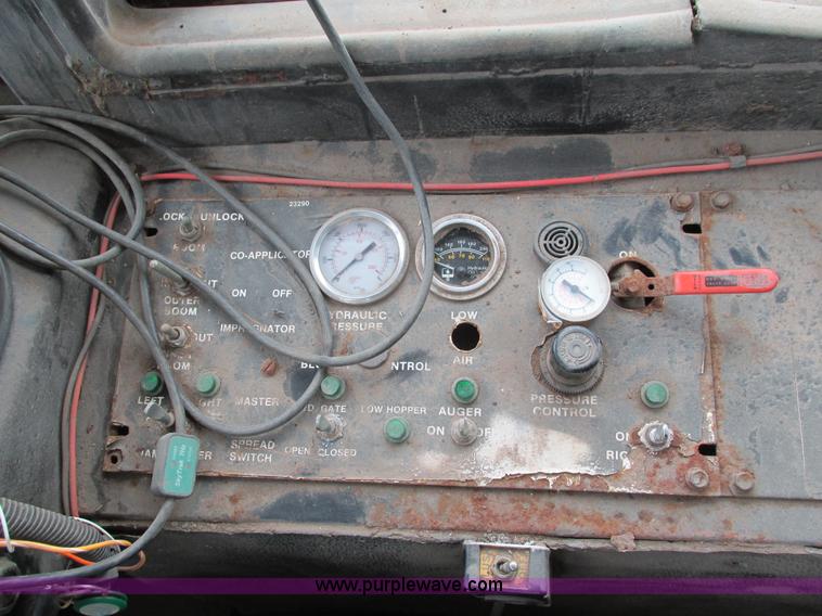 image for item I4066 Tyler 4300 self-propelled applicator