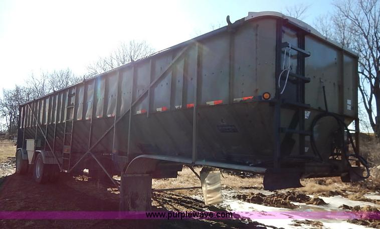 image for item I5113 2002 Trinity grain belt trailer