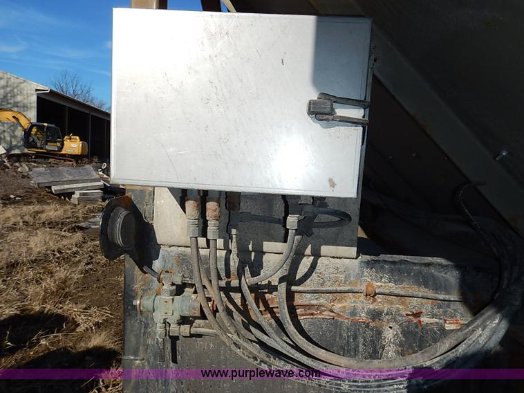 image for item I5113 2002 Trinity grain belt trailer