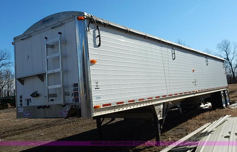 image for item I5115 2009 Wilson DWH-550 grain trailer