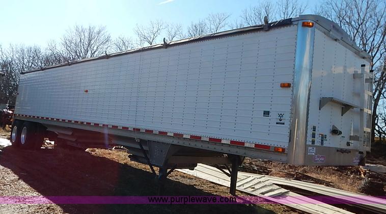 image for item I5115 2009 Wilson DWH-550 grain trailer